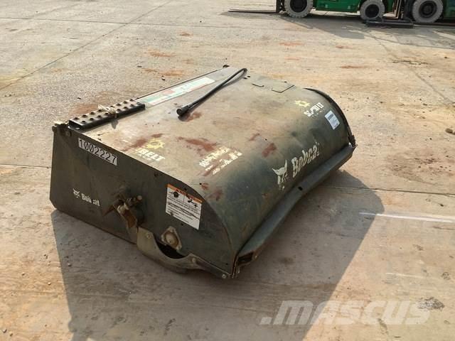 Bobcat 6707144 Zamiatarki - Zgarniarki - Odśnieżarki