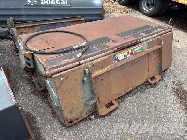 Bobcat 72 Zamiatarki - Zgarniarki - Odśnieżarki