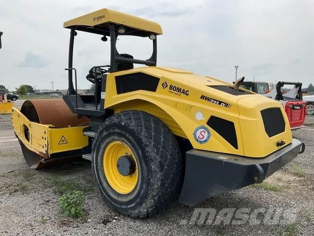 Bomag BW211D-5 Walce jednobębnowe