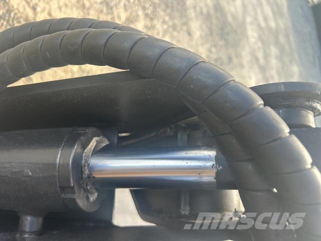 CAT 216B3 Ładowarki burtowe