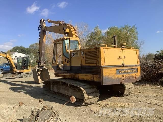CAT 225 Koparki gąsienicowe