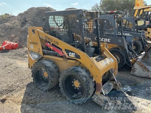 CAT 226B3 Ładowarki burtowe