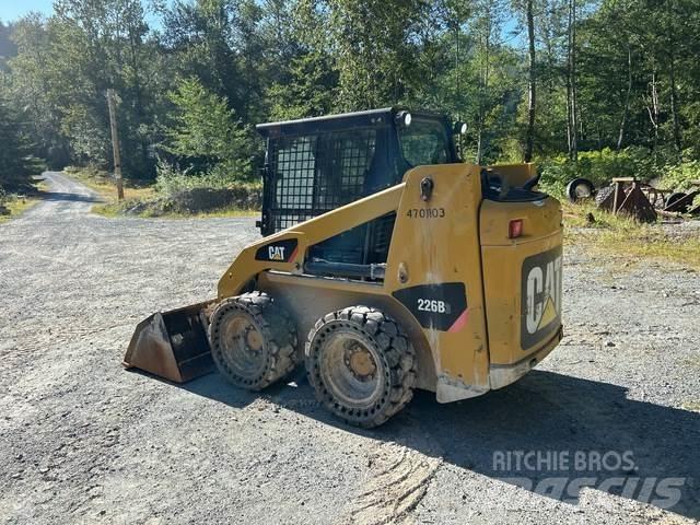 CAT 226B3 Ładowarki burtowe