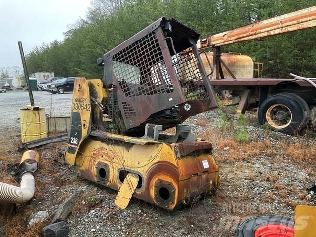 CAT 236 Ładowarki burtowe