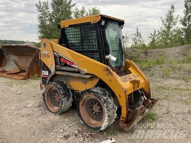 CAT 236B Ładowarki burtowe