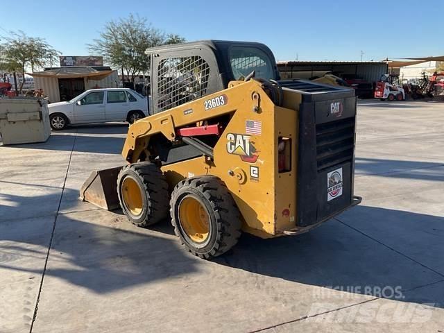 CAT 236D Ładowarki burtowe