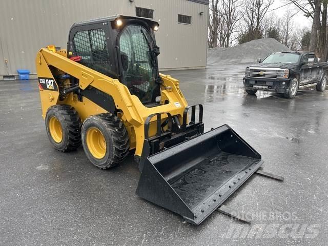 CAT 236D Ładowarki burtowe