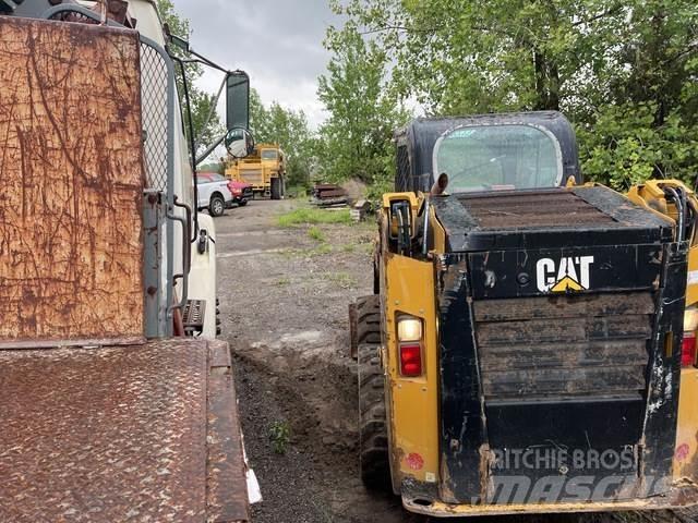 CAT 236D Ładowarki burtowe