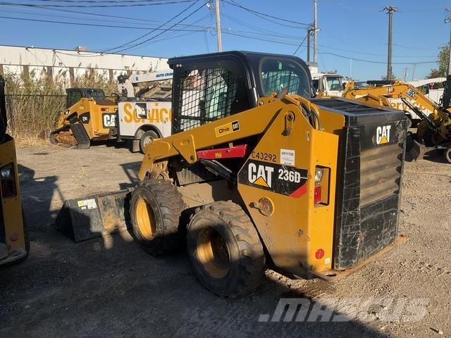 CAT 236D Ładowarki burtowe