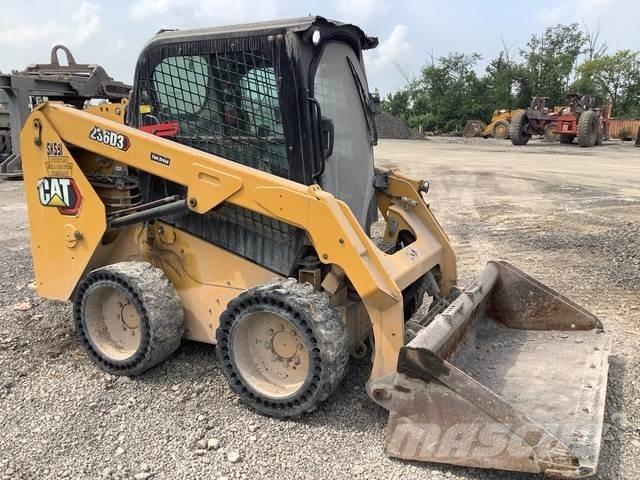 CAT 236D3 Ładowarki burtowe
