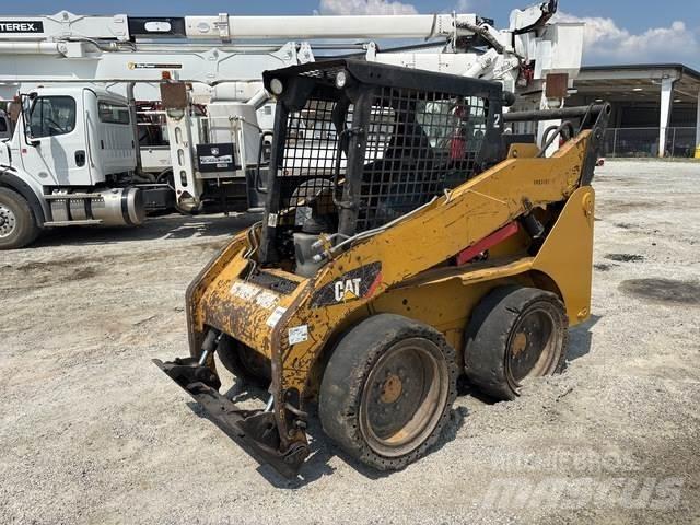 CAT 242B3 Ładowarki burtowe