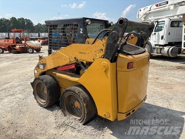 CAT 242B3 Ładowarki burtowe