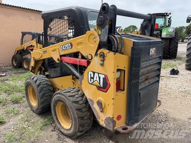 CAT 242D3 Ładowarki burtowe