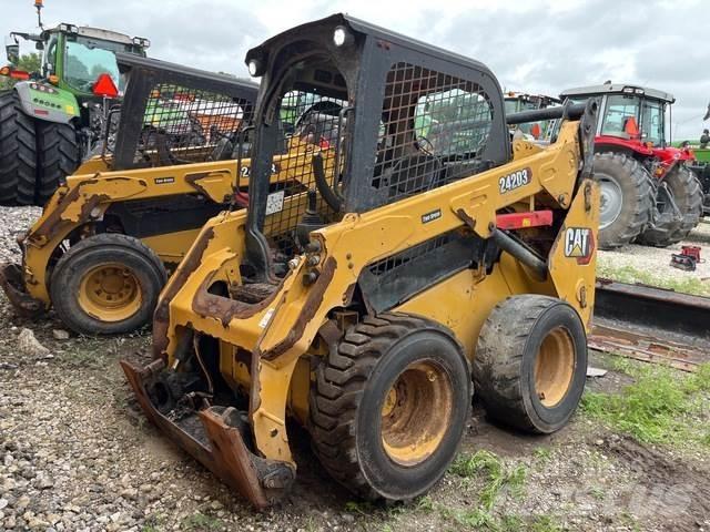 CAT 242D3 Ładowarki burtowe