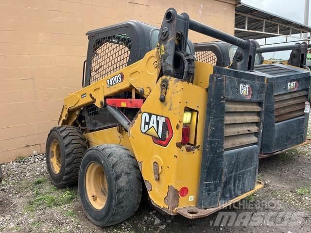 CAT 242D3 Ładowarki burtowe