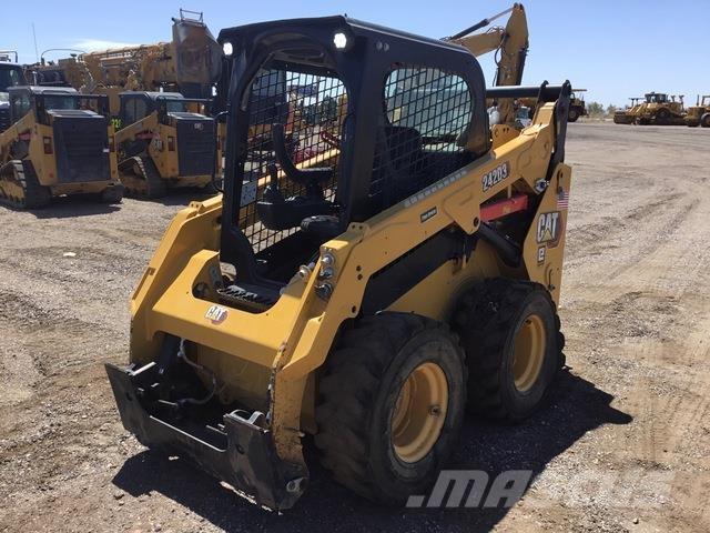 CAT 242D3 Ładowarki burtowe