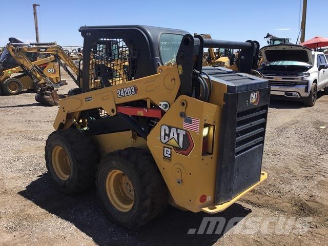 CAT 242D3 Ładowarki burtowe