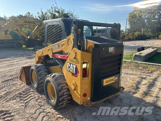 CAT 242D3 Ładowarki burtowe
