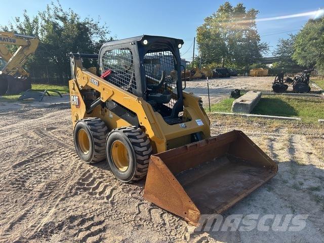 CAT 242D3 Ładowarki burtowe