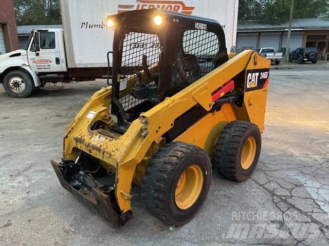 CAT 246D Ładowarki burtowe