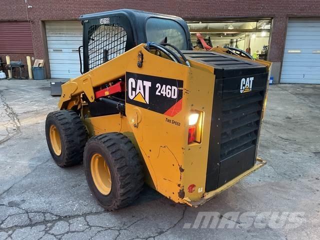 CAT 246D Ładowarki burtowe