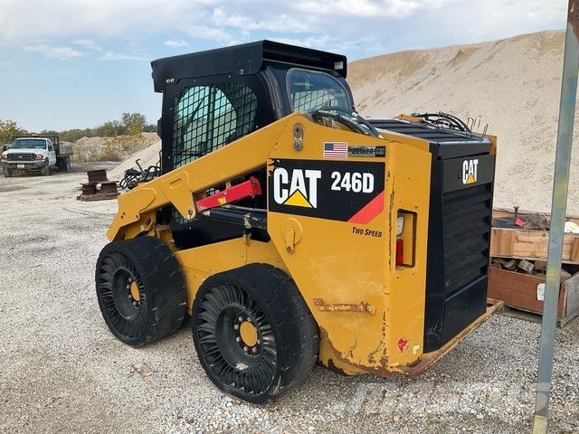 CAT 246D Ładowarki burtowe