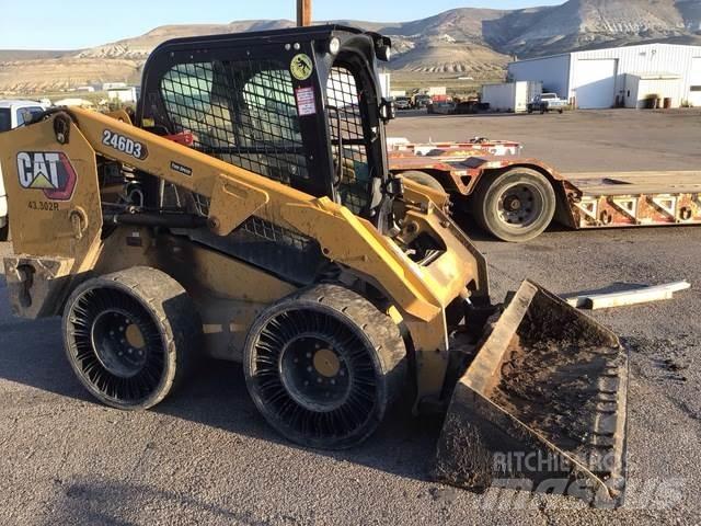 CAT 246D3 Ładowarki burtowe