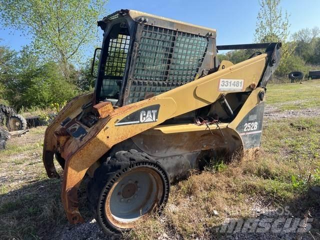 CAT 252B Ładowarki burtowe