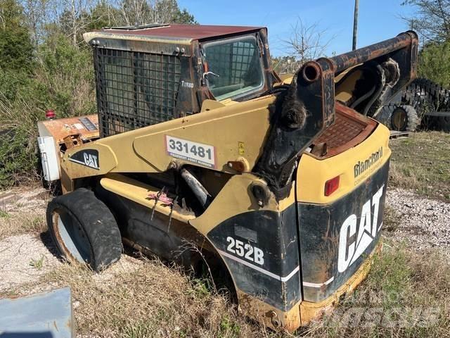 CAT 252B Ładowarki burtowe