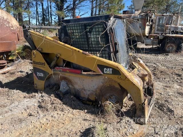 CAT 252B3 Ładowarki burtowe