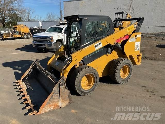 CAT 272D2 Ładowarki burtowe