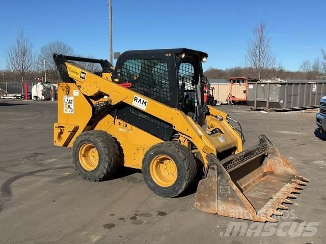 CAT 272D2 Ładowarki burtowe