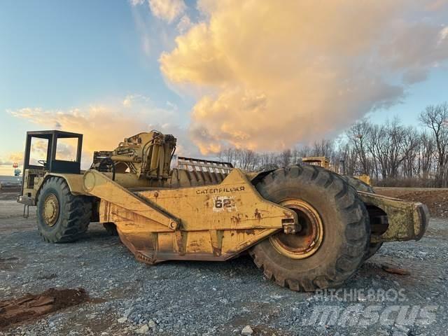 CAT 621 Skrobaki
