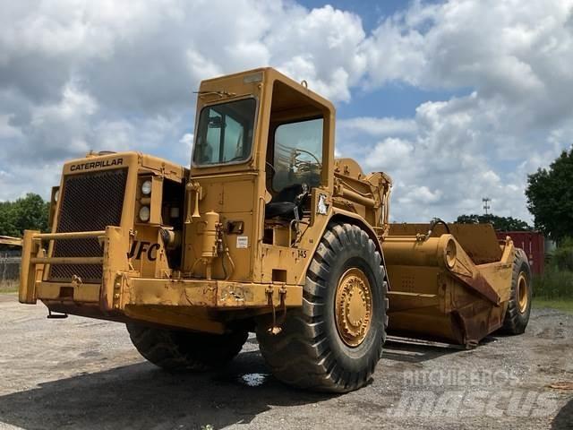 CAT 621B Skrobaki