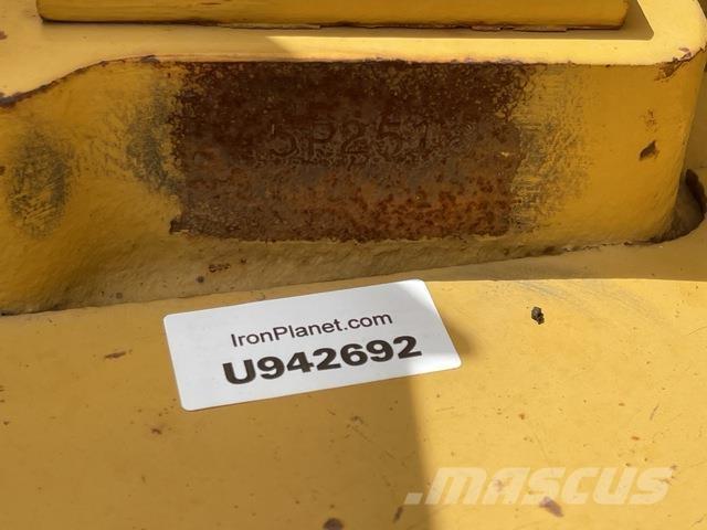 CAT 621B Skrobaki