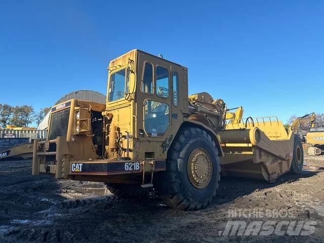 CAT 621B Skrobaki