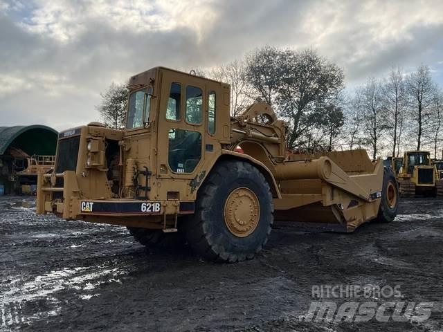 CAT 621B Skrobaki