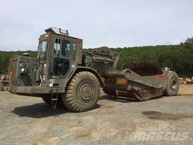 CAT 621B MIL Skrobaki