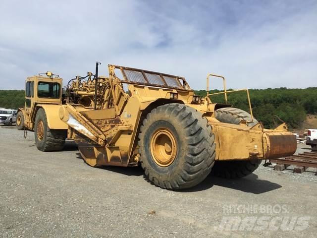 CAT 621G Skrobaki