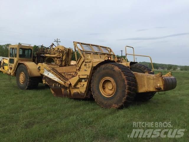 CAT 621G Skrobaki