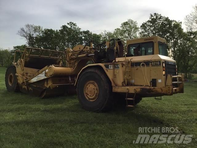 CAT 621G Skrobaki