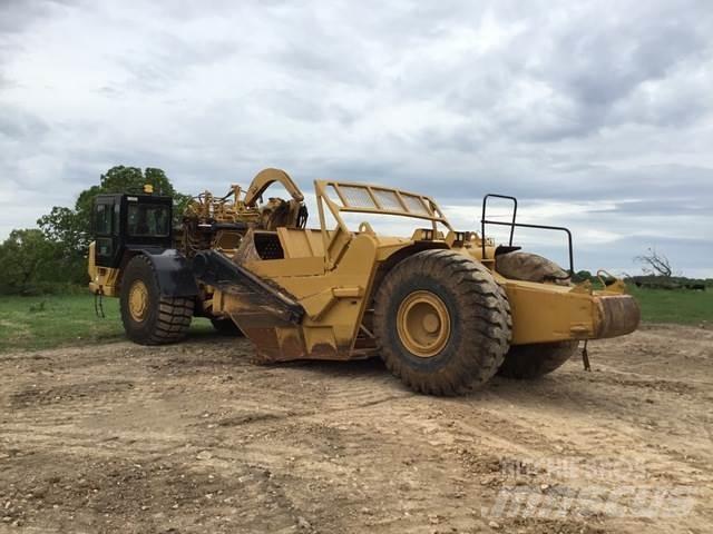 CAT 621G Skrobaki