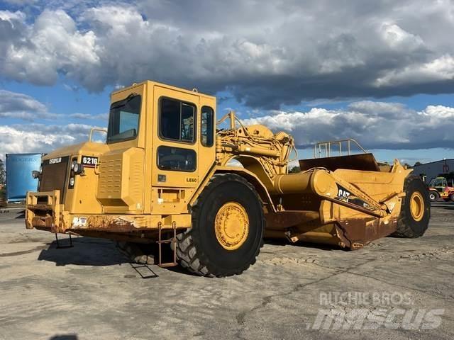 CAT 621G Skrobaki