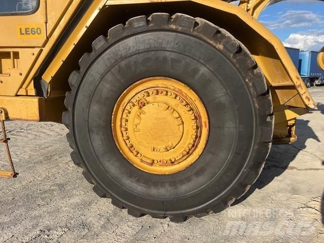 CAT 621G Skrobaki