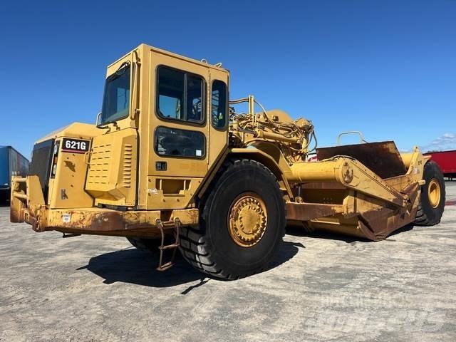 CAT 621G Skrobaki