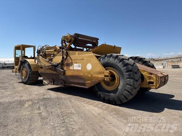 CAT 623B Skrobaki
