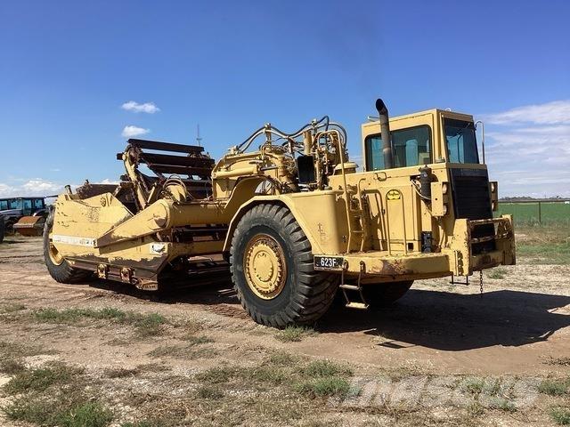 CAT 623F Skrobaki
