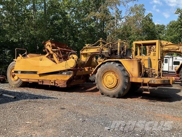 CAT 623F Skrobaki