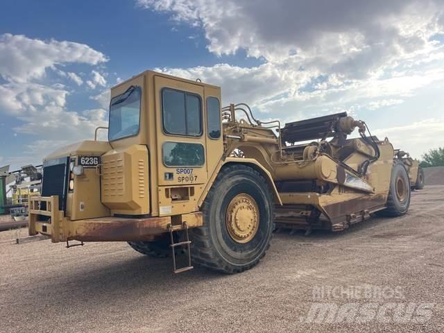 CAT 623G Skrobaki