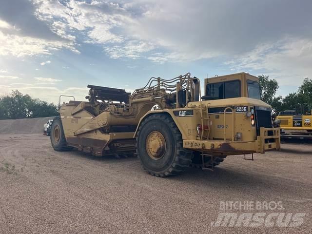 CAT 623G Skrobaki